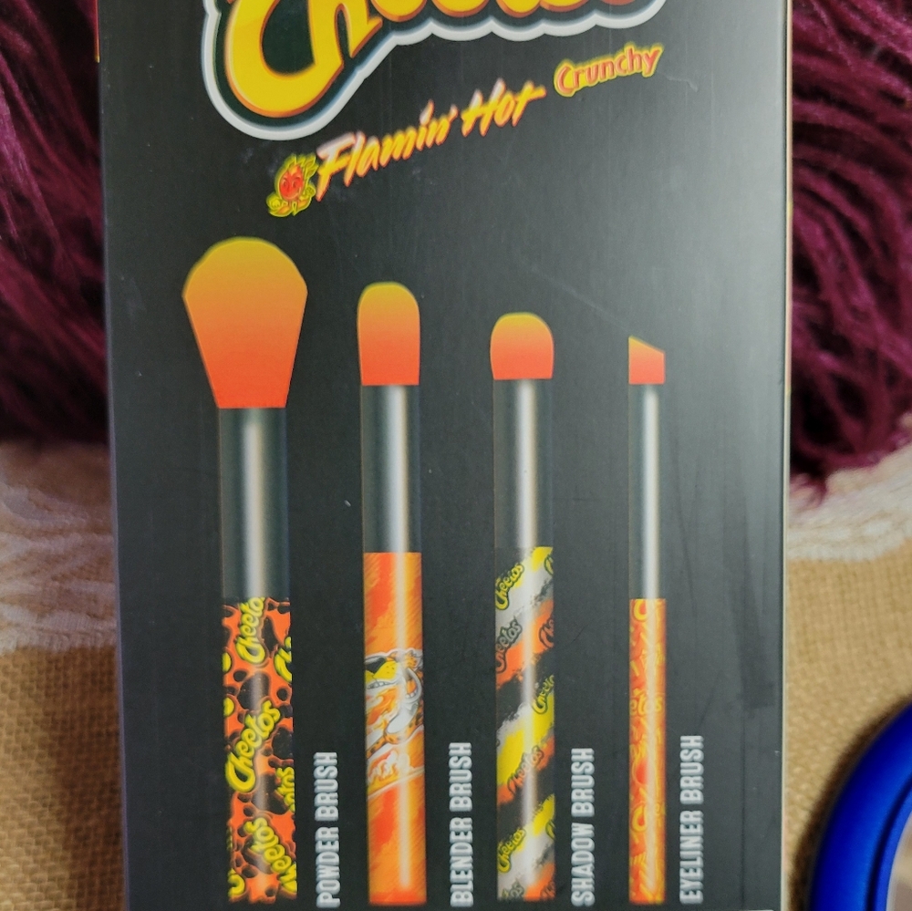 Conair lot of 2 make up accessories  mirror and flaming hot cheetos - Picture 3 of 9
